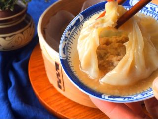 18、扬州灌汤包,皮薄筋软 玲珑剔透 汤汁鲜美 油而不腻