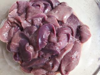 5、酱爆猪肝,抓腌均匀