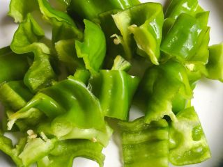 7、酱爆猪肝,去籽切成块