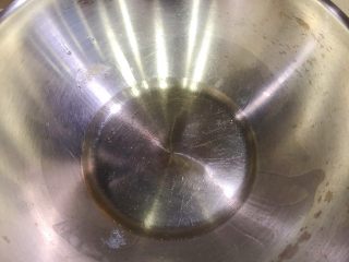 8、酱爆猪肝,热锅倒入油，烧至八成热