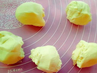 2、家庭版油泼扯面,分成六等份