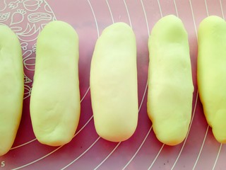 3、家庭版油泼扯面,每一份搓成椭圆形