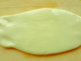 9、家庭版油泼扯面,醒好的面片取出