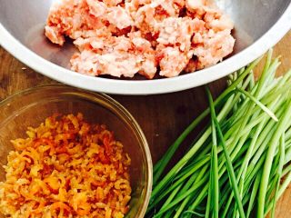 4、蘑菇????饺子#有个故事#,把料备齐