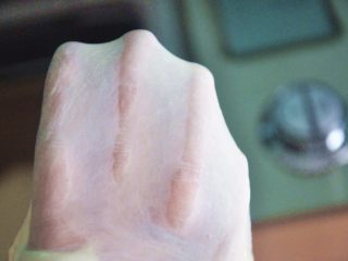 3、玉米沙拉三明治,选择揉面程序10分钟面团揉至完全阶段，拉出手套膜。