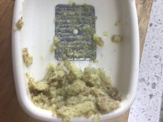 2、深夜食堂味增豚肉汤,姜磨成蓉