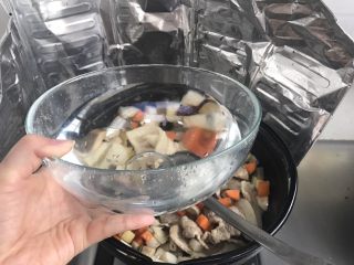 6、深夜食堂味增豚肉汤,加水