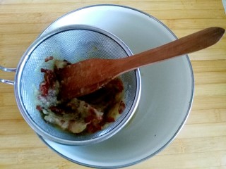 7、枣泥酱心金瓜球,过筛