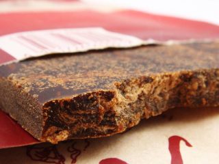 3、＃秋季要温补# 红糖姜枣膏,红糖打开备用。