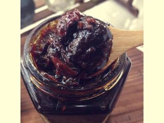 7、＃秋季要温补# 红糖姜枣膏,冷却后装入容器，容器要杀菌。