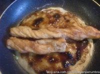 6、自制家庭版煎饼果子,摆上油条（还可以放馓子放火腿肠。其它配料还有榨菜等）