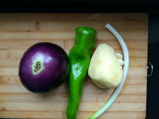 1、地三鲜,准备食材