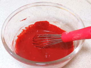 6、情浓意浓之【心心相印水果蛋糕】,用手抽搅拌成细腻的面糊