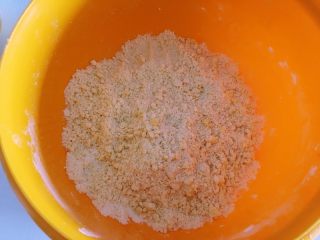11、迷你芒果挞,将面粉和黄油搓成玉米屑状