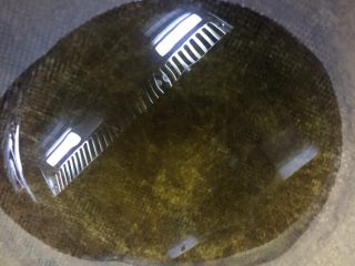 8、#菌类料理#白玉菇什锦鱼头汤,热锅下油