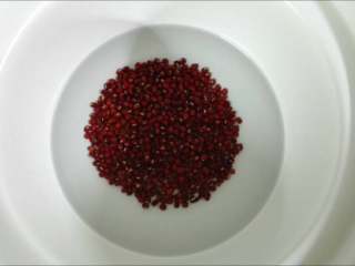 1、桂花红豆粥,红豆洗净，用清水浸泡8小时