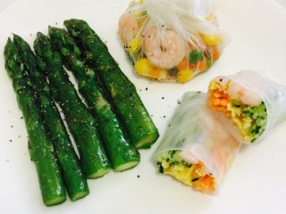 15、????鱼籽酱春卷????,配上笋 ????????