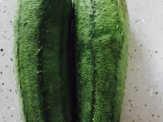 1、清炒丝瓜,丝瓜洗净