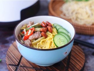 14、拯救夏天没胃口——酸豆角胡萝卜面,成品