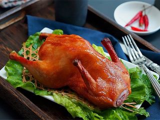 13、家庭自制脆皮蜜汁烤鸭,整只烤鸭看着更诱人