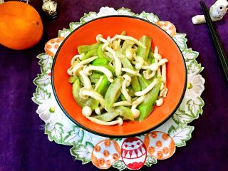 9、丝瓜烩白玉菇,成品