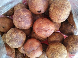 4、冬日暖心菜+萝卜肉丸汤,肉丸子是现成的，油炸过的自做的肉丸子