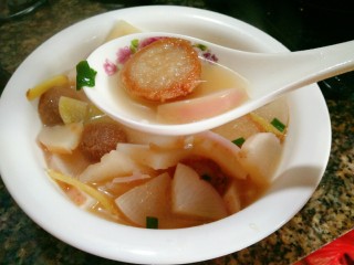 11、冬日暖心菜+萝卜肉丸汤,最后加入调味料搅拌均匀即可出锅，再撒点葱花增加香味