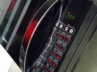 9、微波土豆丝,盖好盖微波4分钟