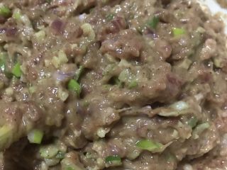 7、清真小吃-炸松肉,将燕麦片完全拌匀后，是图中的样子。