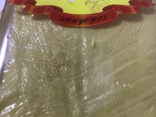 16、清真小吃-炸松肉,平时在超市买到的豆油皮，泡软后涮着吃或者凉拌菜很好吃，但做松肉会有点厚，如果一定要用，就泡软了再用。