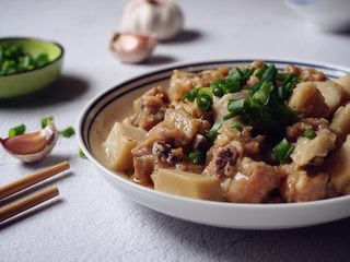 12、芋头蒸排骨,时间到，饭菜都一起熟了