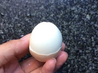 6、南瓜蛋黄泥（6个月+）,鸡蛋揉搓去壳