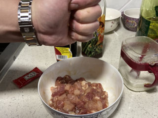 11、家庭便捷咖喱饭,生姜不是必须品可不放，搅拌均匀后腌制15分钟左右备用