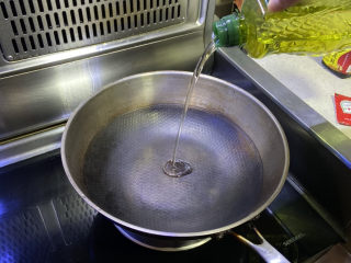 12、家庭便捷咖喱饭,热油！油可以多放点好炒肉