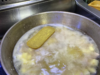 16、家庭便捷咖喱饭,水一定要没过土豆和肉