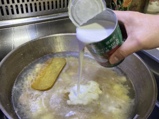 19、家庭便捷咖喱饭,倒入椰浆