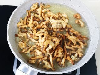 18、油炸蘑菇,复炸一遍 外焦里嫩