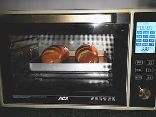 15、果仁大列巴,最后根据上色情况，拿掉锡纸再烤10分钟左右