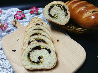 17、果仁大列巴,吃时切片，真的非常好吃