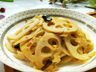 13、炝炒莲藕,快手又营养。