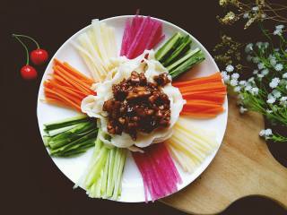 16、#绿色美食#五色蔬菜炸酱面, 成品图。