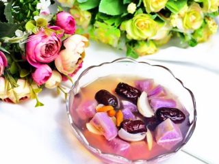 3、山药红枣百合汤,时间到，开吃吧，是不是很美味！~~~