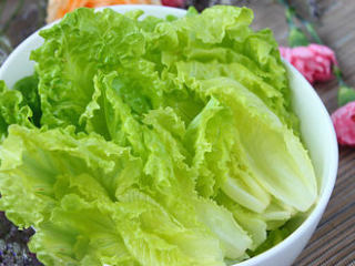 1、凯撒色拉,罗马菜心洗净立沥水