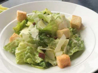 5、凯撒色拉,最后盛盘即可