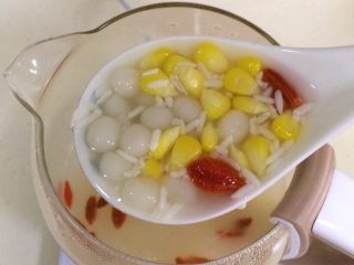 13、玉米圆子甜酒酿,好吃的玉米圆子甜酒酿就制作完成了。