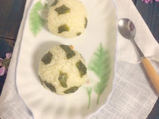 13、足球饭团,美美的。足球饭团上桌啦。