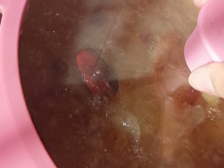 16、桃胶银耳雪燕羹,再盖上锅盖小火煮2分钟