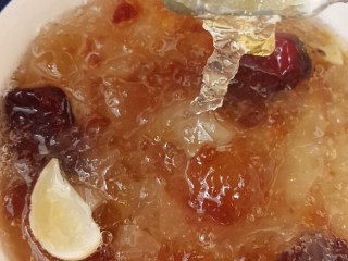 19、桃胶银耳雪燕羹,满满的胶质，快来喝一碗！