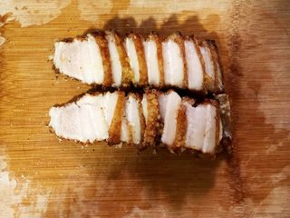 14、梅菜扣肉,然后切片，可以切厚一点。