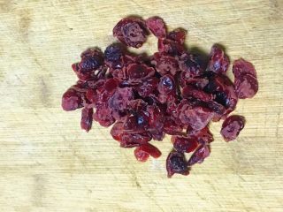 16、悠悠清香米蒸糕,蔓越莓切碎，越碎越好